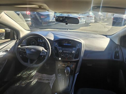 Used 2017 Ford Focus SE image 12