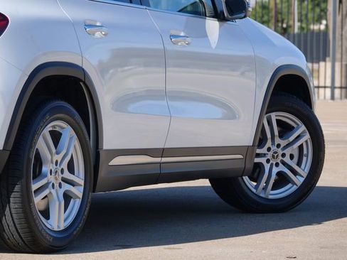 Used 2021 Mercedes-Benz GLA 250 250 * 1-OWNER * Premium * image 24