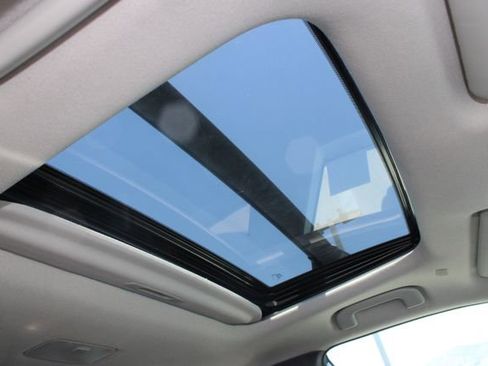 Used 2022 Toyota Corolla Cross XLE w/ Convenience Package FWD image 6
