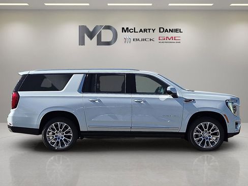 New 2026 GMC Yukon XL Denali w/ Denali Reserve Package AWD/4WD image 6