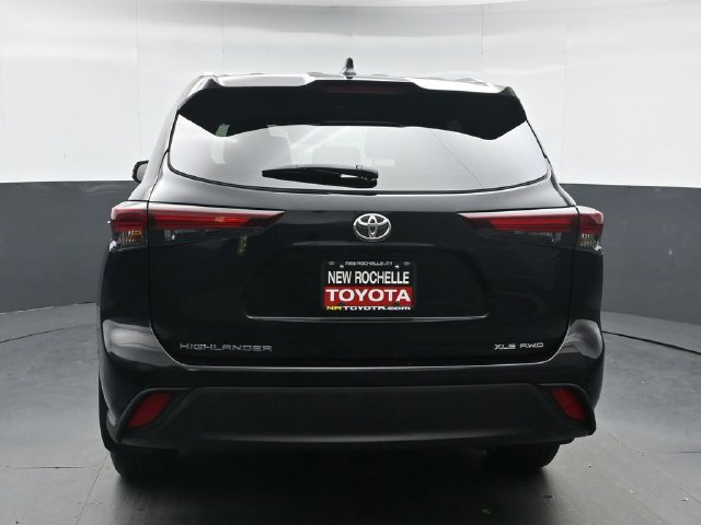 Used 2025 Toyota Highlander XLE AWD/4WD image 5