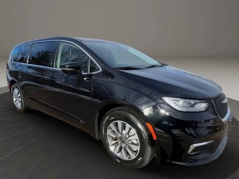 Used 2024 Chrysler Pacifica Limited FWD image 5