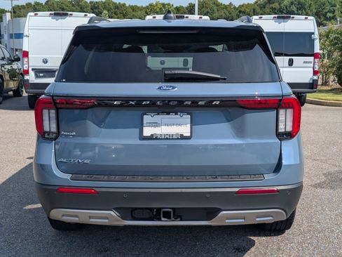Used 2026 Ford Explorer Active w/ Active Comfort Package RWD image 4
