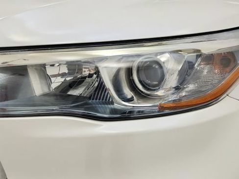 Used 2015 Toyota Highlander Limited Platinum FWD image 24
