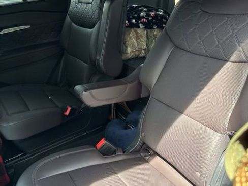 Used 2025 Ford Explorer Platinum w/ Ultimate Package image 16