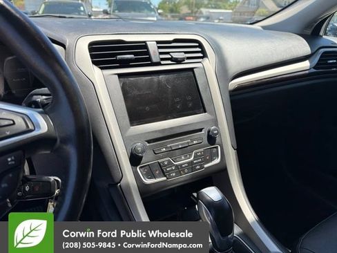 Used 2016 Ford Fusion SE w/ Equipment Group 202A FWD image 19