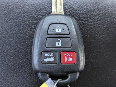 Used 2016 Toyota Camry LE FWD image 26