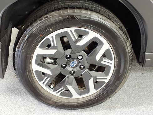 Used 2025 Subaru Forester Premium w/ Convenience Package #1 AWD/4WD image 6