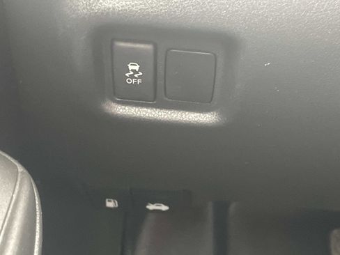 Used 2019 Nissan Versa SV image 25