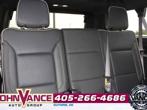 Used 2025 Chevrolet Suburban Premier AWD/4WD image 23