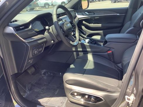 New 2023 Jeep Grand Cherokee Overland w/ Luxury Tech Group IV image 7