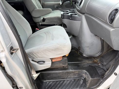 Used 2008 Ford E-350 and Econoline 350 Extended Wagon Super Duty image 12