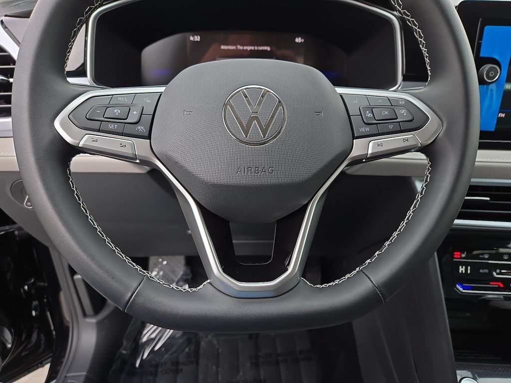 Certified 2025 Volkswagen Taos SE FWD image 24