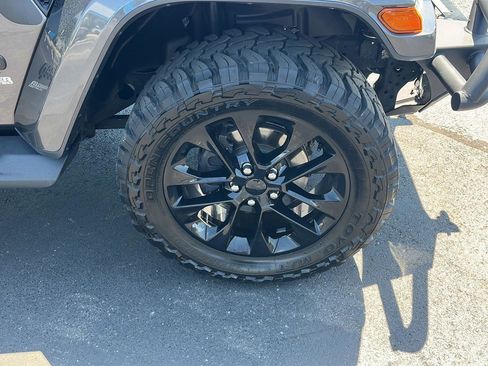 Used 2021 Jeep Wrangler Unlimited Sahara AWD/4WD image 28