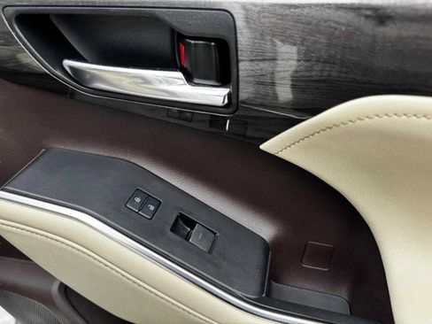 Used 2021 Toyota Highlander Platinum image 65