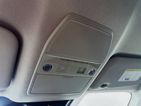 Used 2025 Nissan Kicks SR image 32