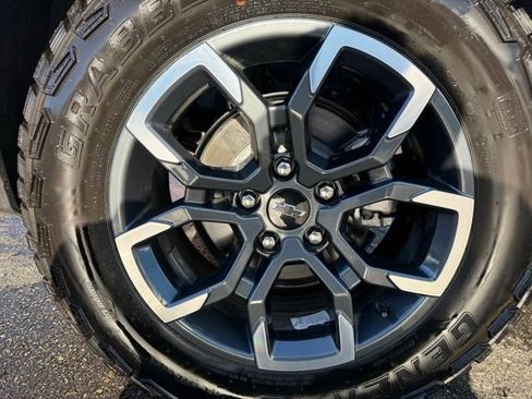 New 2026 Chevrolet Equinox ACTIV w/ Convenience Package III FWD image 12