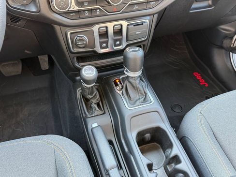 Used 2025 Jeep Wrangler Sport AWD/4WD image 15