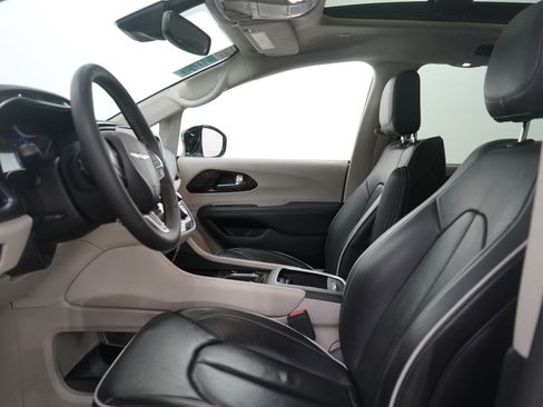 Used 2024 Chrysler Pacifica Limited FWD image 23