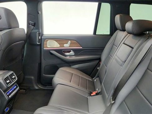 Used 2025 Mercedes-Benz GLS 450 GLS 450 image 33