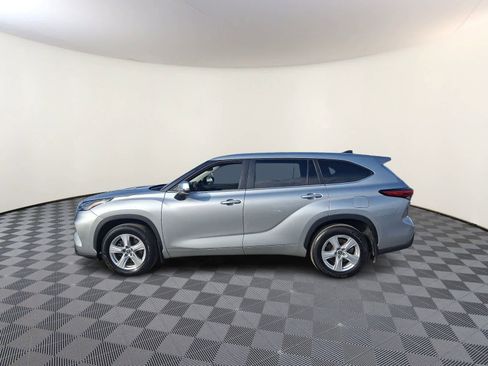 Certified 2023 Toyota Highlander LE image 9