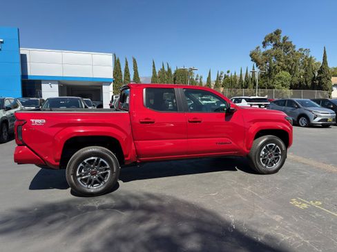 Used 2024 Toyota Tacoma TRD Sport w/ TRD Sport Upgrade Package RWD image 9