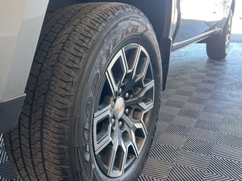 Used 2023 Chevrolet Colorado LT w/ LT Convenience Package III image 13