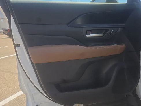 New 2026 Toyota Grand Highlander AWD Hybrid image 17