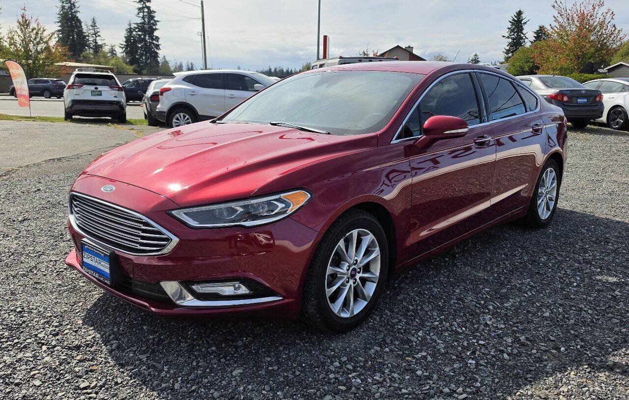Used 2017 Ford Fusion SE w/ Fusion SE Technology Package FWD image 3