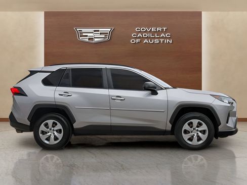Used 2021 Toyota RAV4 LE FWD image 5