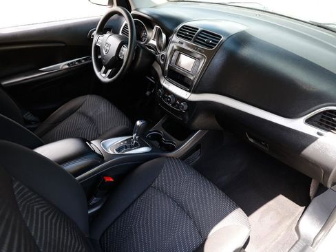 Used 2020 Dodge Journey SE FWD image 18