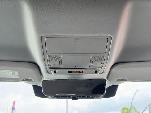 Used 2022 Land Rover Defender 110 image 24