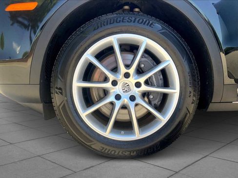 Used 2024 Porsche Cayenne image 29