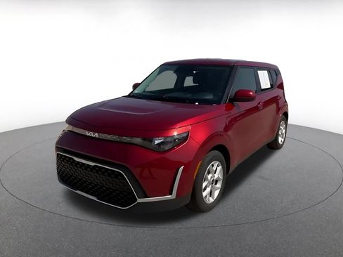 Used 2025 Kia Soul LX w/ LX Technology Package FWD image 4