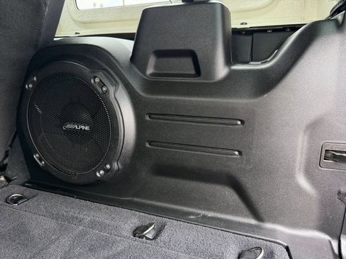 Used 2022 Jeep Wrangler Unlimited Rubicon w/ LED Lighting Group AWD/4WD image 17