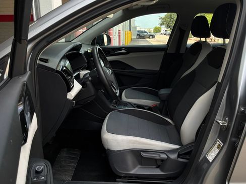 Used 2025 Volkswagen Taos S FWD image 10