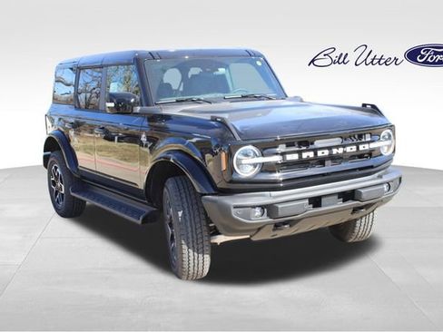 New 2025 Ford Bronco Outer Banks image 2
