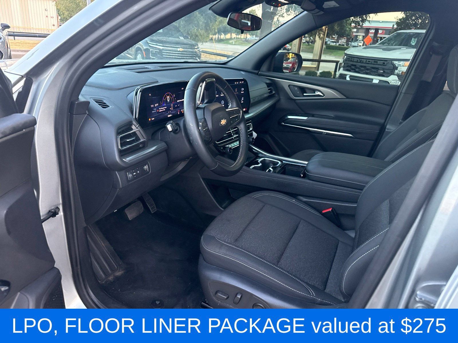 Used 2024 Chevrolet Traverse LT w/ Trailering Package FWD image 4