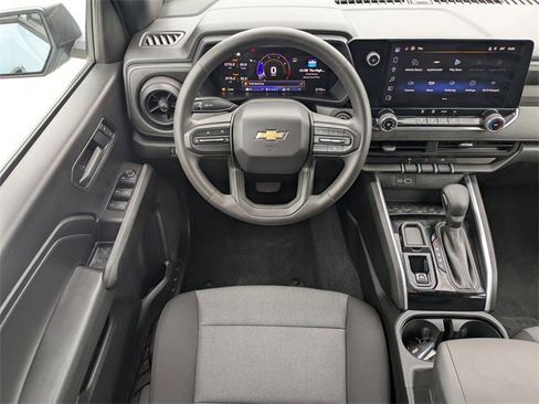 Used 2025 Chevrolet Colorado W/T image 14
