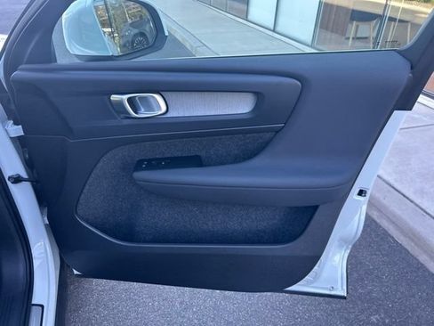 Certified 2025 Volvo XC40 B5 Plus AWD/4WD image 14