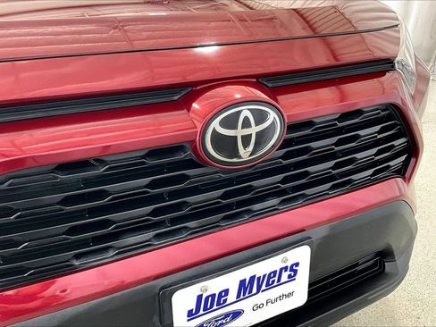 Used 2022 Toyota RAV4 LE FWD image 30