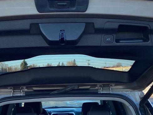 Used 2022 GMC Acadia SLE w/ Driver Convenience Package image 6