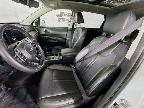Used 2023 Kia Sorento S w/ Panoramic Sunroof Package image 28