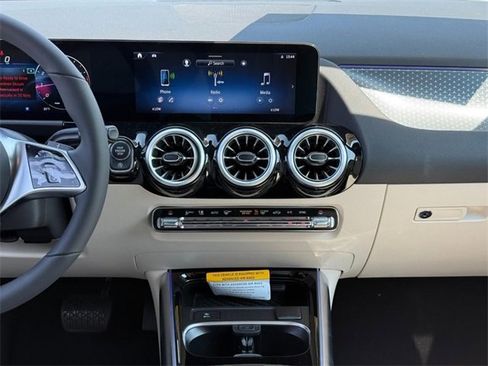 New 2025 Mercedes-Benz GLA 250 4MATIC image 10