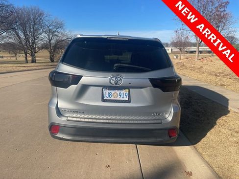 Used 2018 Toyota Highlander XLE w/ Protection Package #3 image 4