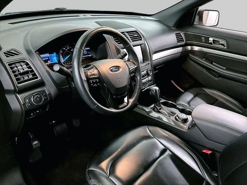 Used 2019 Ford Explorer XLT w/ Equipment Group 202A AWD/4WD image 12