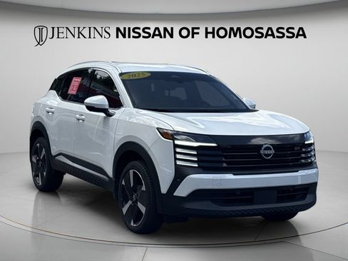 Certified 2025 Nissan Kicks SR FWD image 1