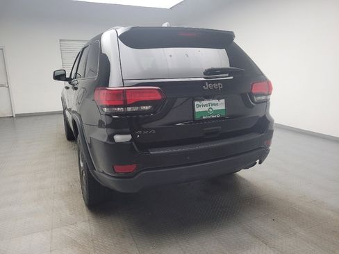 Used 2017 Jeep Grand Cherokee Laredo AWD/4WD image 6