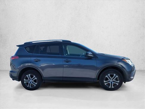 Used 2017 Toyota RAV4 LE FWD image 4