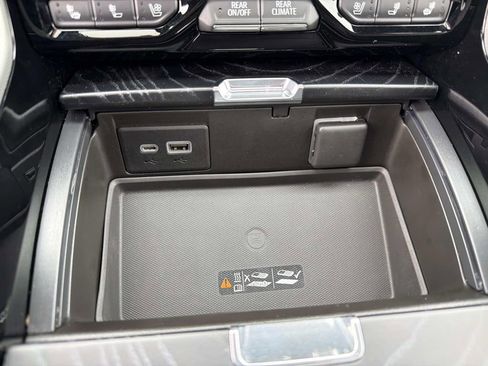 Used 2021 GMC Yukon XL Denali w/ Denali Premium Package image 37